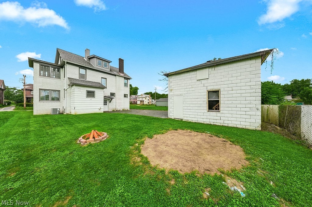 25 Russell Avenue Niles OH 44446