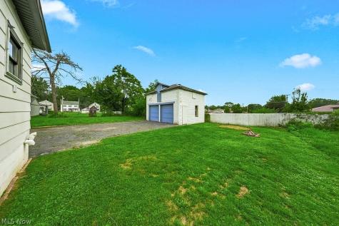 25 Russell Avenue Niles OH 44446