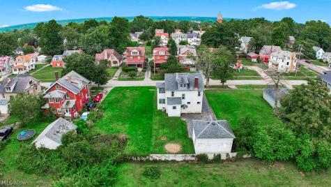 25 Russell Avenue Niles OH 44446