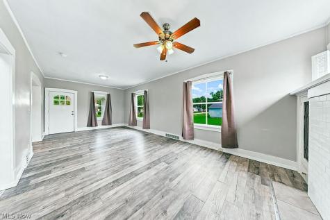 25 Russell Avenue Niles OH 44446