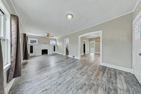 25 Russell Avenue Niles OH 44446