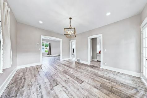 25 Russell Avenue Niles OH 44446