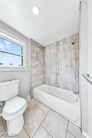 25 Russell Avenue Niles OH 44446
