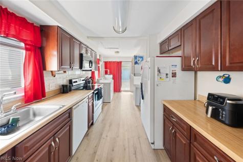 4122 W 145th Street Cleveland OH 44135