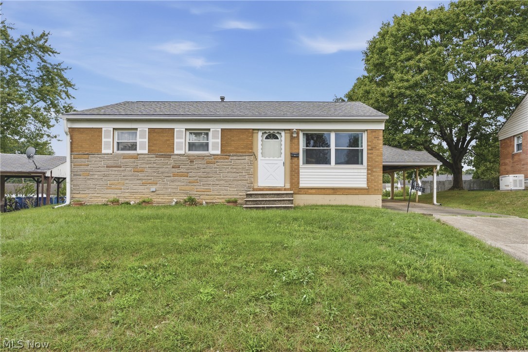 2425 Regentview Street NE Canton OH 44705