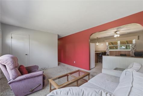 2425 Regentview Street NE Canton OH 44705