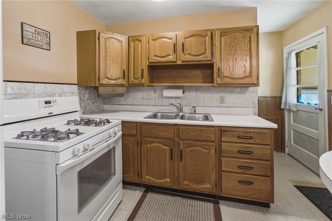 2425 Regentview Street NE Canton OH 44705