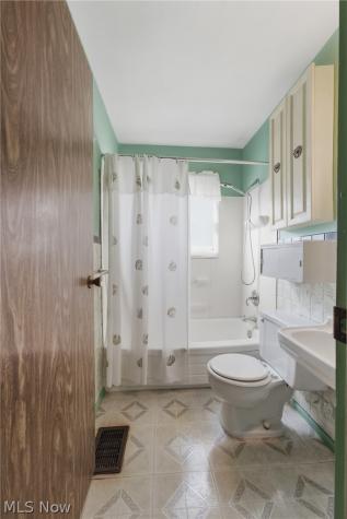 2425 Regentview Street NE Canton OH 44705
