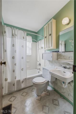 2425 Regentview Street NE Canton OH 44705