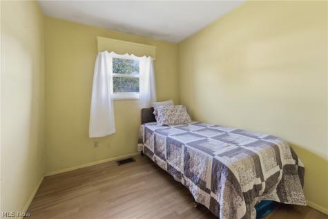 2425 Regentview Street NE Canton OH 44705