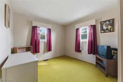 2425 Regentview Street NE Canton OH 44705