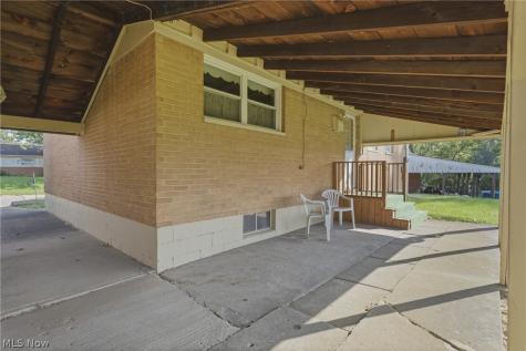 2425 Regentview Street NE Canton OH 44705