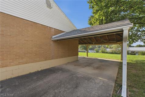 2425 Regentview Street NE Canton OH 44705