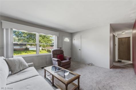2425 Regentview Street NE Canton OH 44705