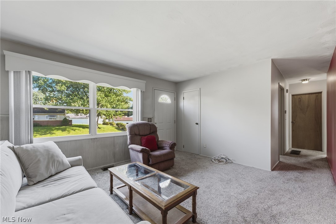 2425 Regentview Street NE Canton OH 44705
