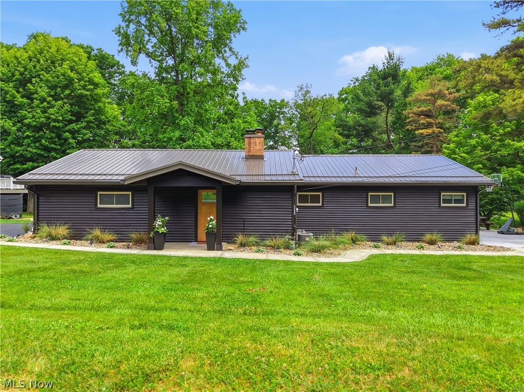 6115 Vale View Drive SW Sherrodsville OH 44675