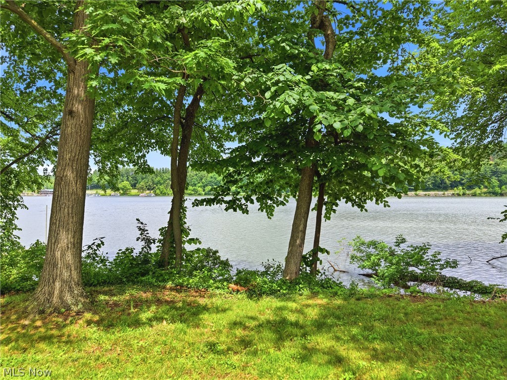 6115 Vale View Drive SW Sherrodsville OH 44675