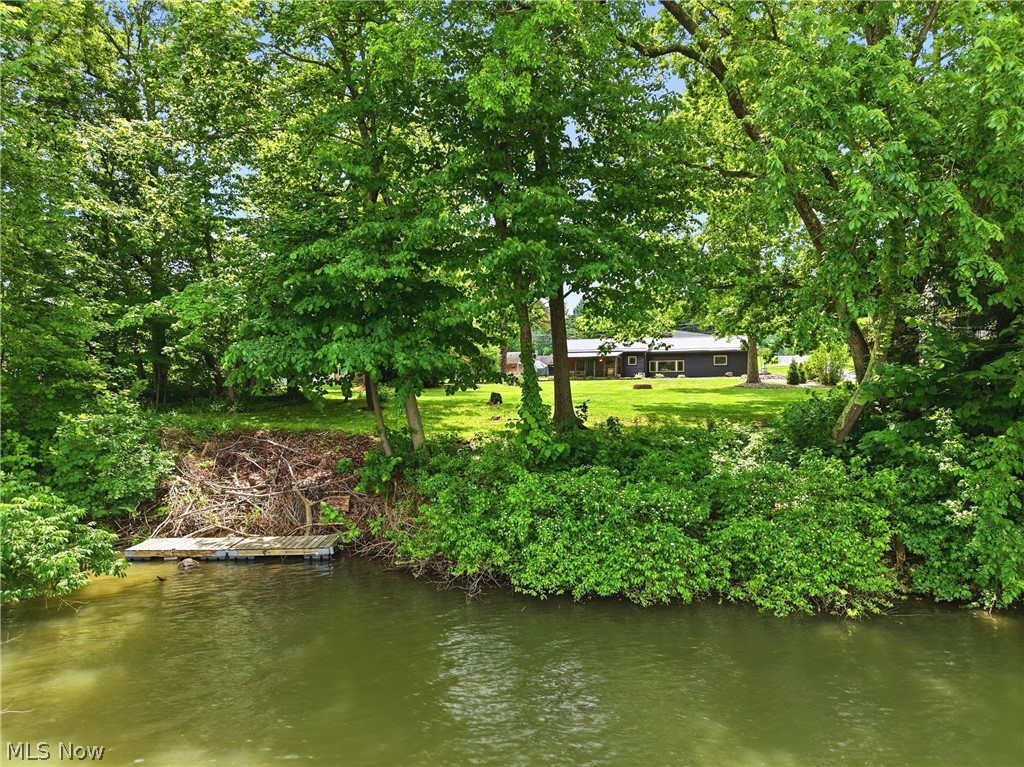 6115 Vale View Drive SW Sherrodsville OH 44675