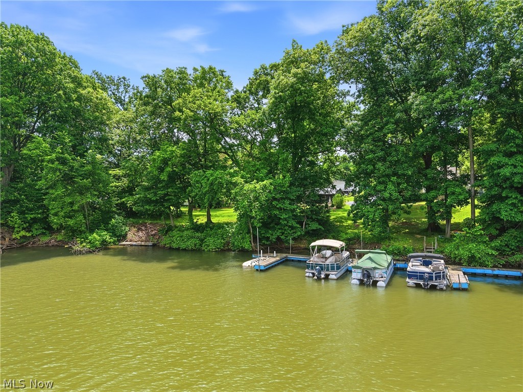 6115 Vale View Drive SW Sherrodsville OH 44675
