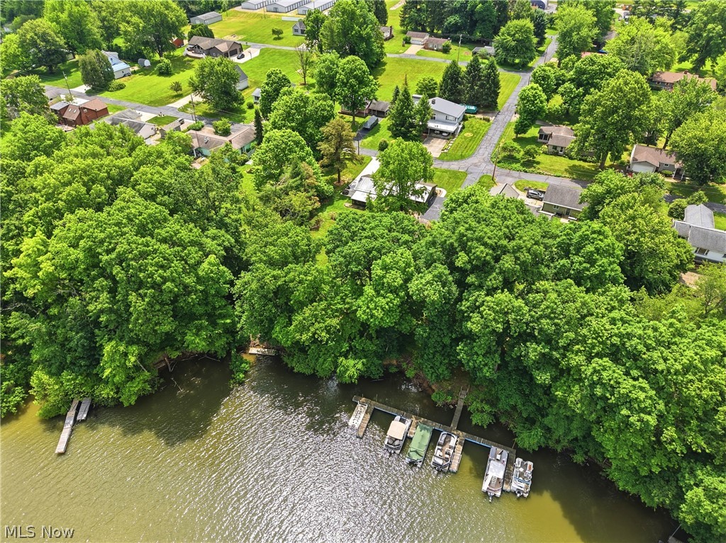 6115 Vale View Drive SW Sherrodsville OH 44675