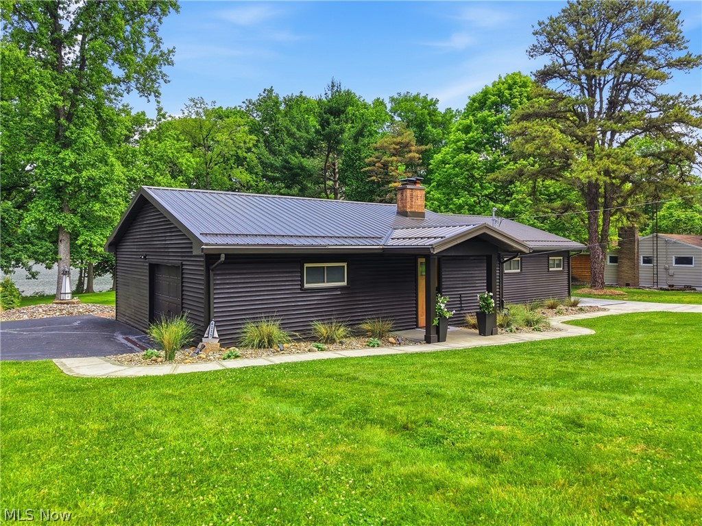 6115 Vale View Drive SW Sherrodsville OH 44675