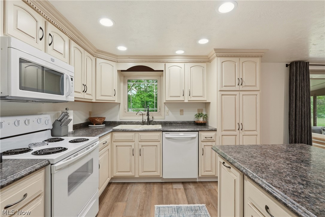 6115 Vale View Drive SW Sherrodsville OH 44675