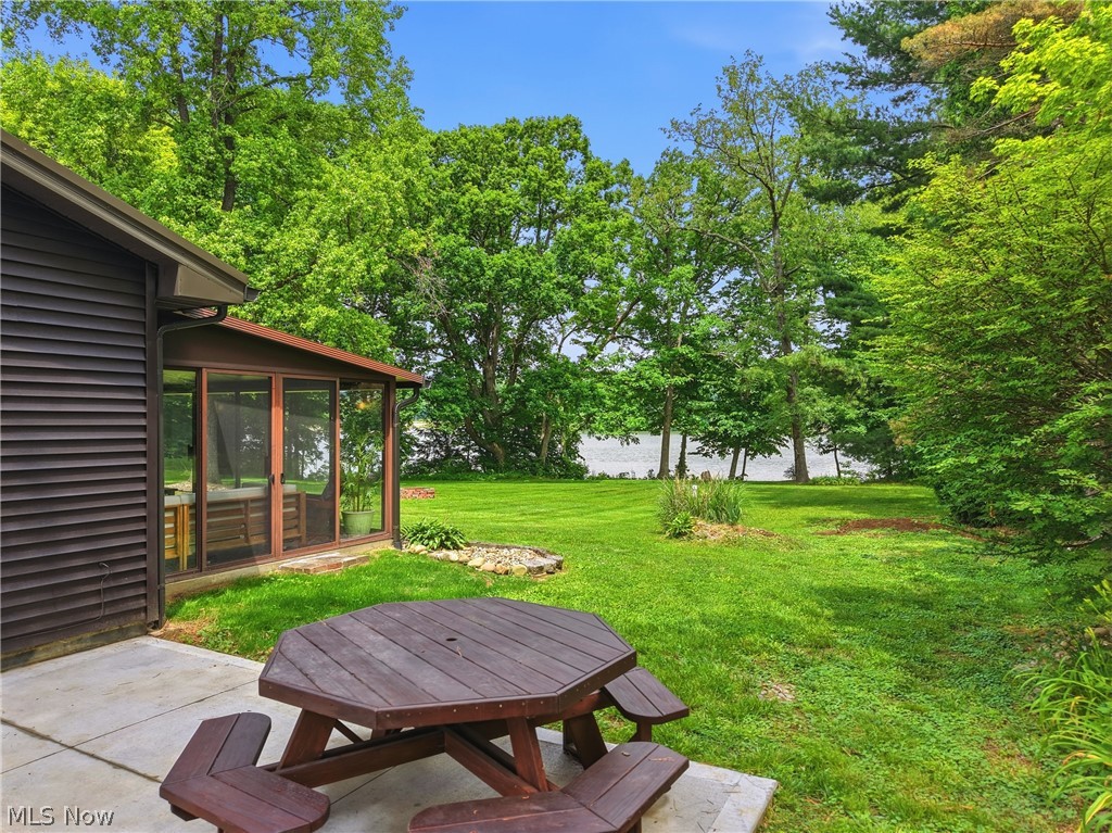 6115 Vale View Drive SW Sherrodsville OH 44675