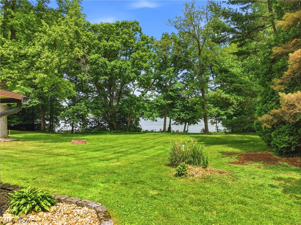 6115 Vale View Drive SW Sherrodsville OH 44675
