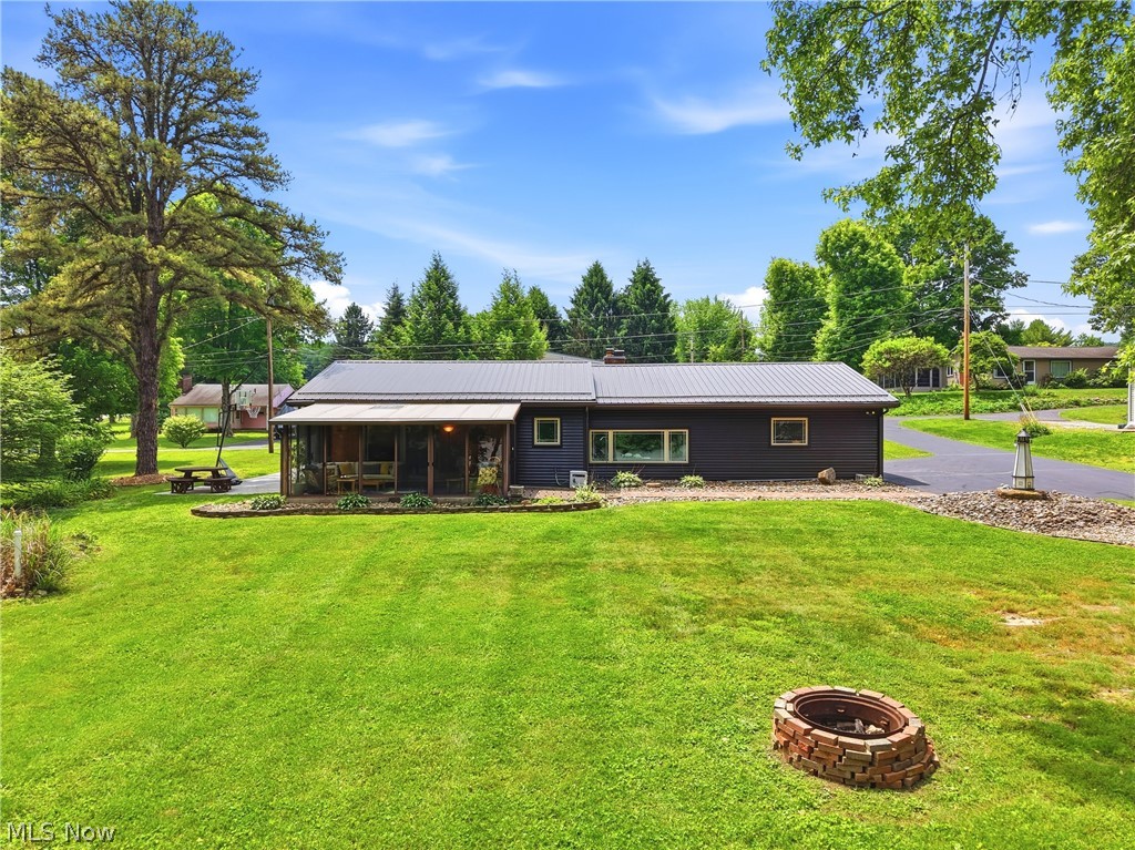 6115 Vale View Drive SW Sherrodsville OH 44675