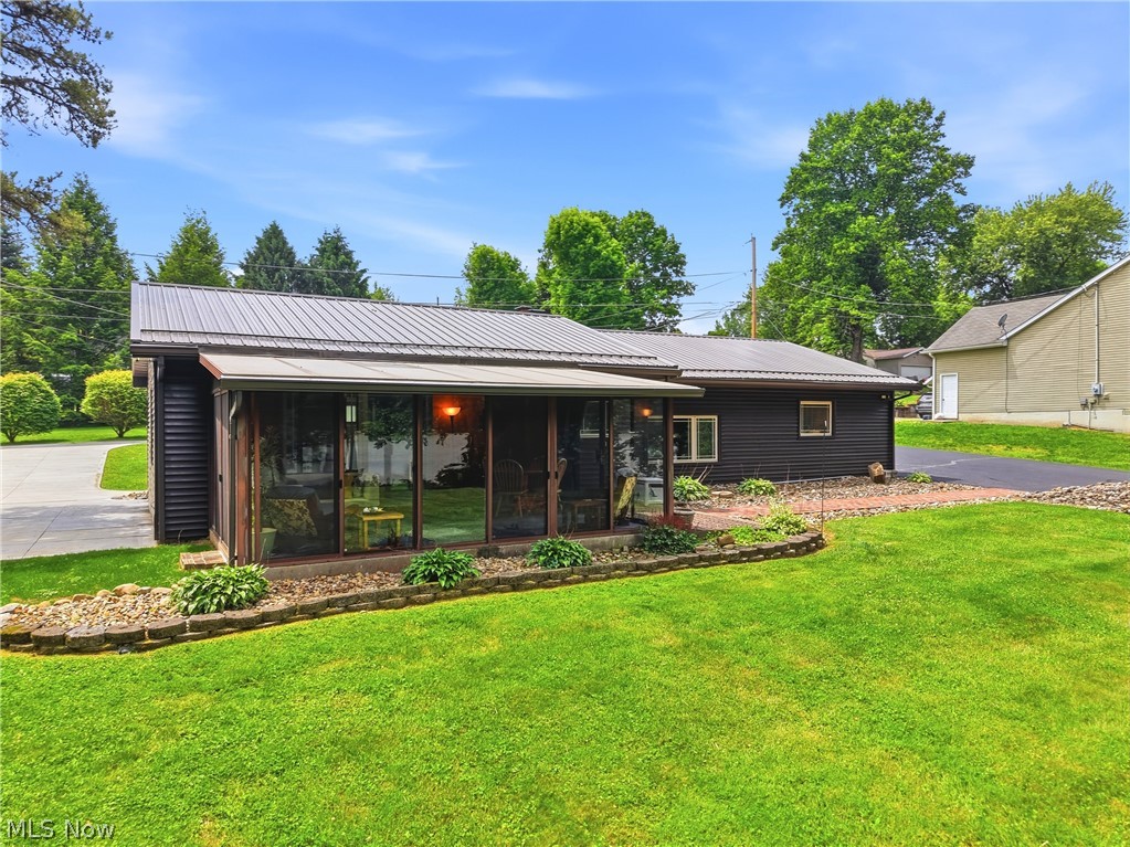 6115 Vale View Drive SW Sherrodsville OH 44675