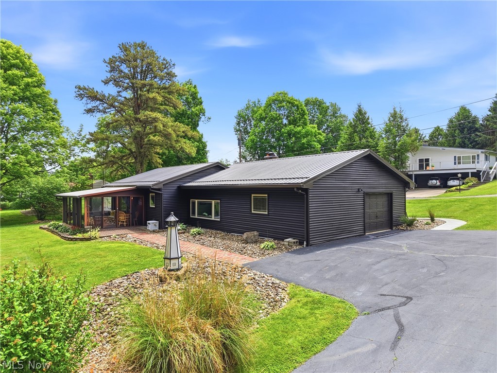 6115 Vale View Drive SW Sherrodsville OH 44675