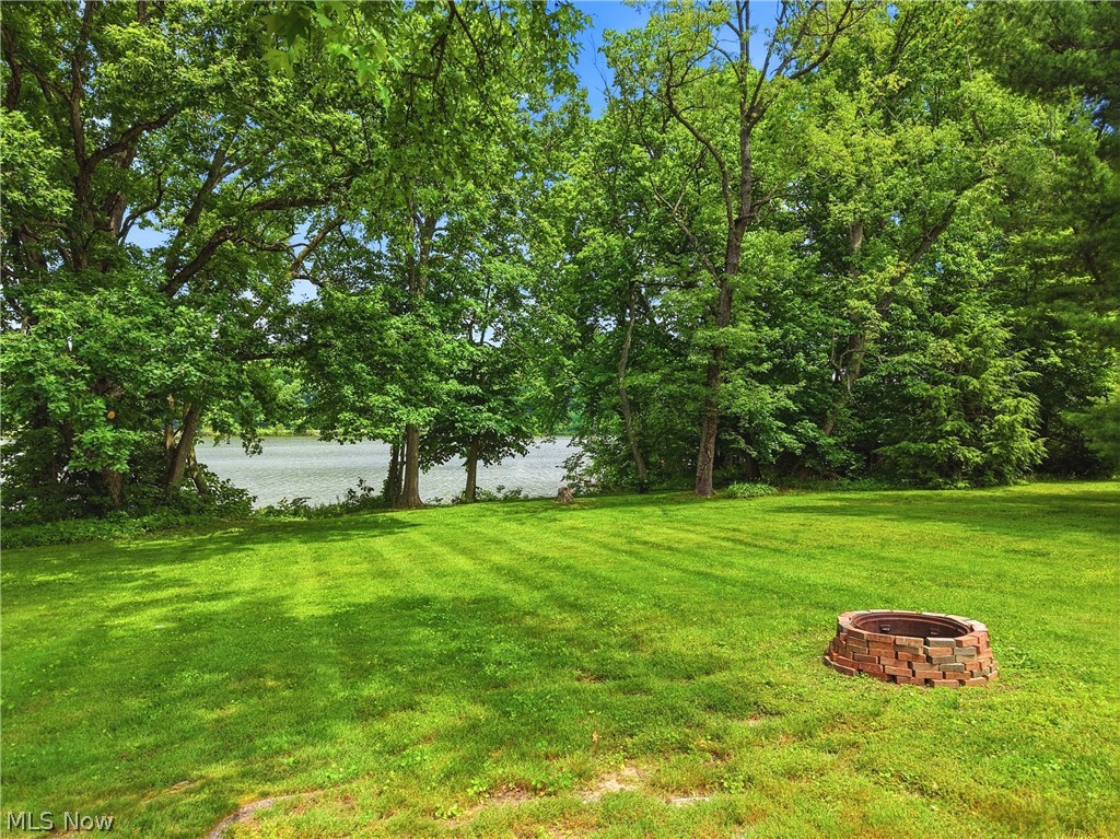 6115 Vale View Drive SW Sherrodsville OH 44675