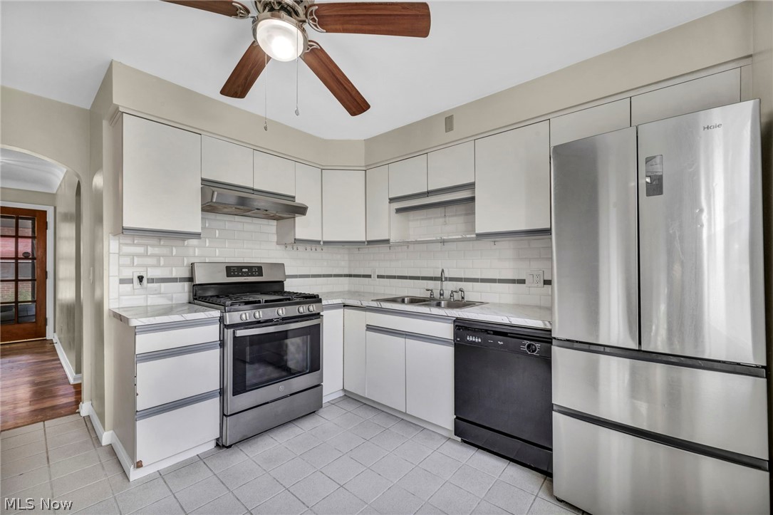 4051 Riveredge Road Cleveland OH 44111