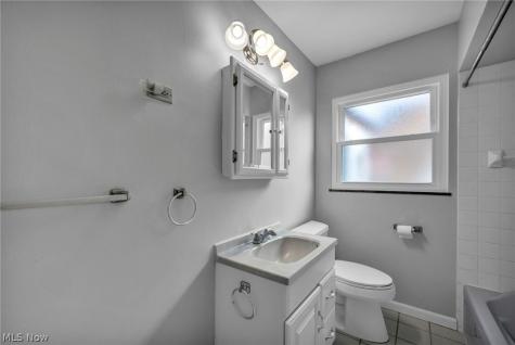 4051 Riveredge Road Cleveland OH 44111