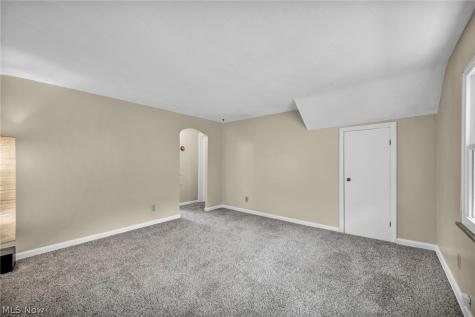 4051 Riveredge Road Cleveland OH 44111
