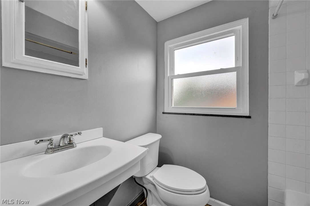 4051 Riveredge Road Cleveland OH 44111