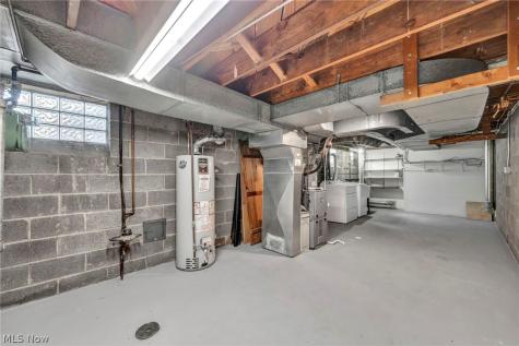4051 Riveredge Road Cleveland OH 44111