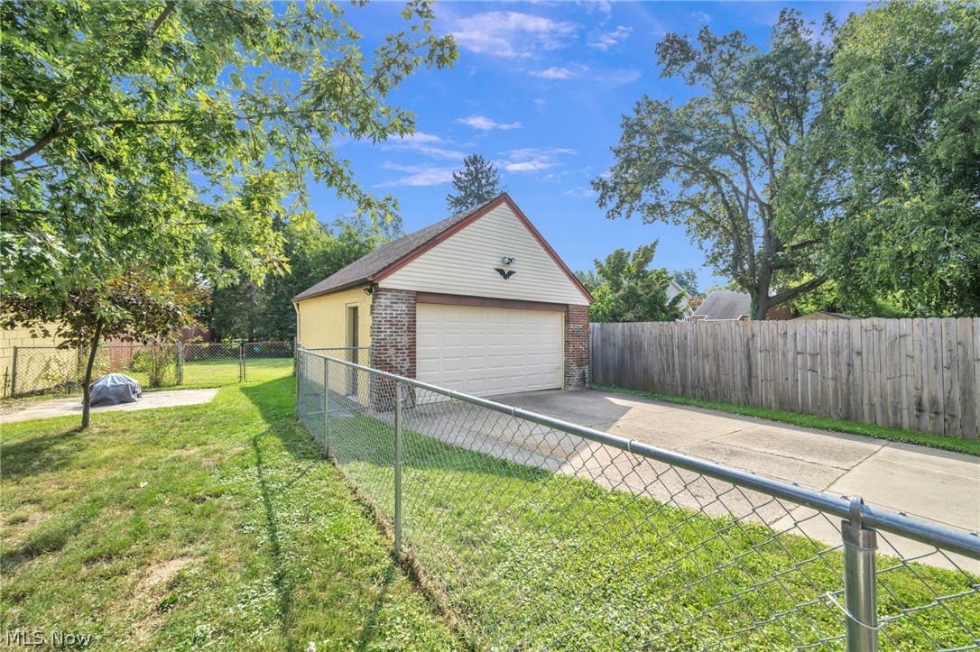 4051 Riveredge Road Cleveland OH 44111
