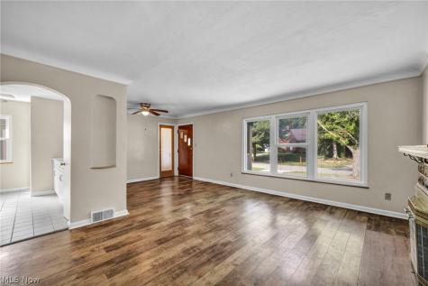 4051 Riveredge Road Cleveland OH 44111