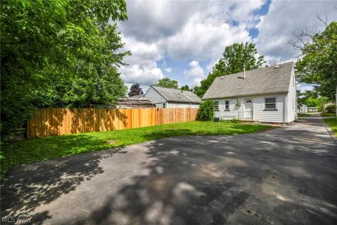 18401 Parkmount Avenue Cleveland OH 44135