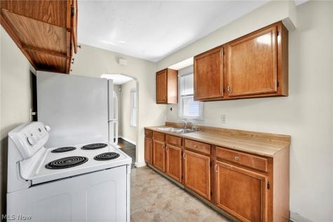 18401 Parkmount Avenue Cleveland OH 44135