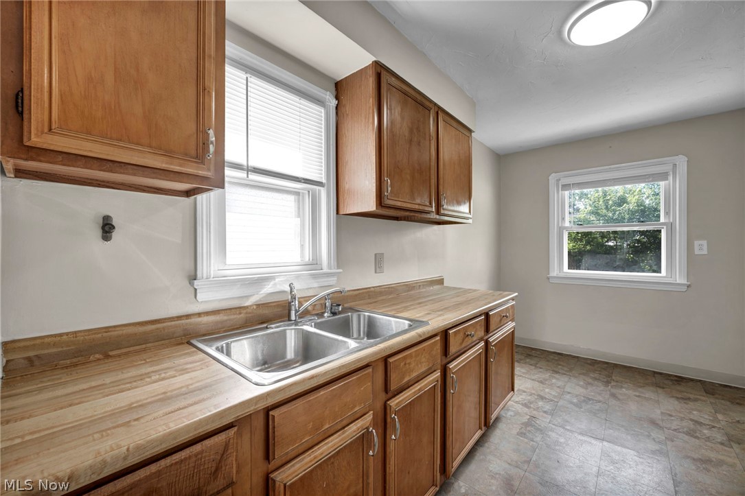 18401 Parkmount Avenue Cleveland OH 44135