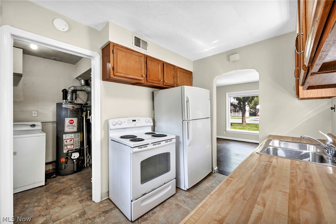 18401 Parkmount Avenue Cleveland OH 44135