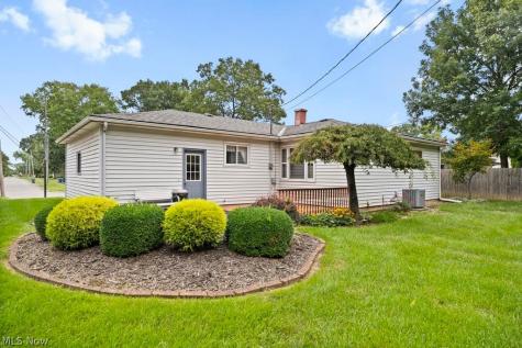 2502 Eastlawn Street Lorain OH 44052