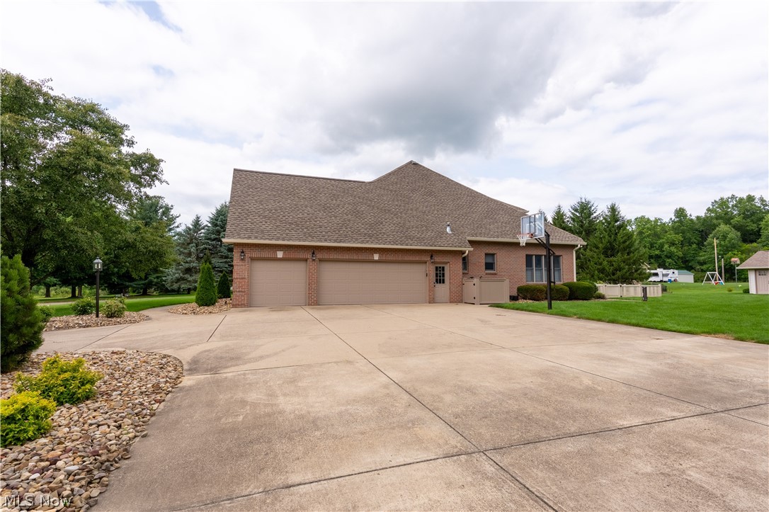 12065 Mallards Petersburg OH 44454