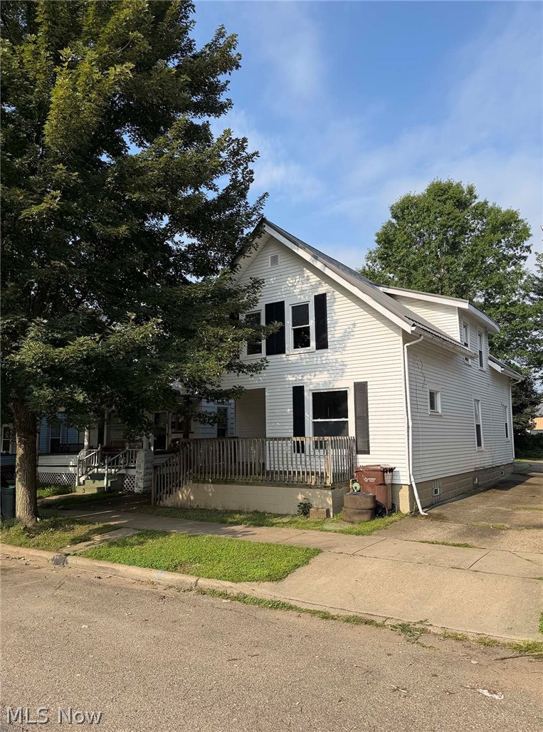 140 4th Street NE New Philadelphia OH 44663
