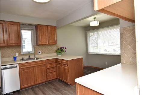 11062 Blossom Avenue Parma Heights OH 44130