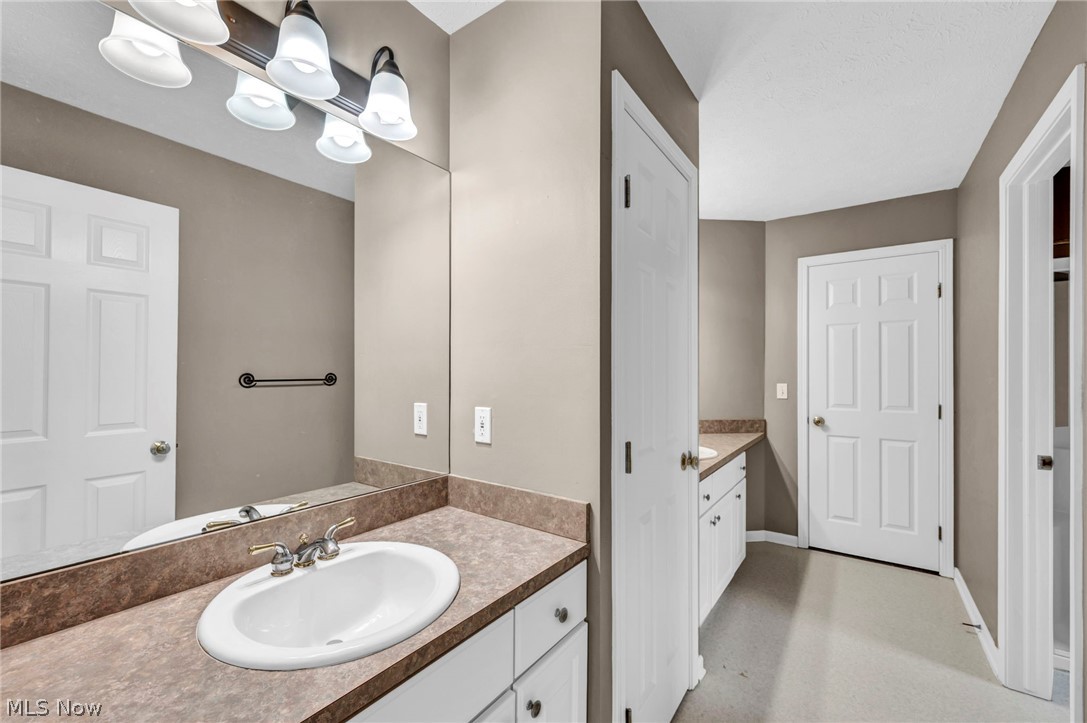 7043 Navajo Trail Solon OH 44139