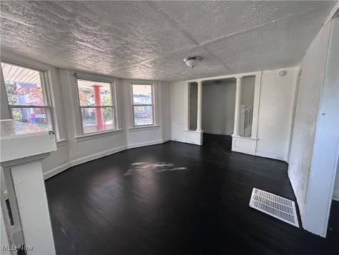 12209 Ingomar Avenue Cleveland OH 44108