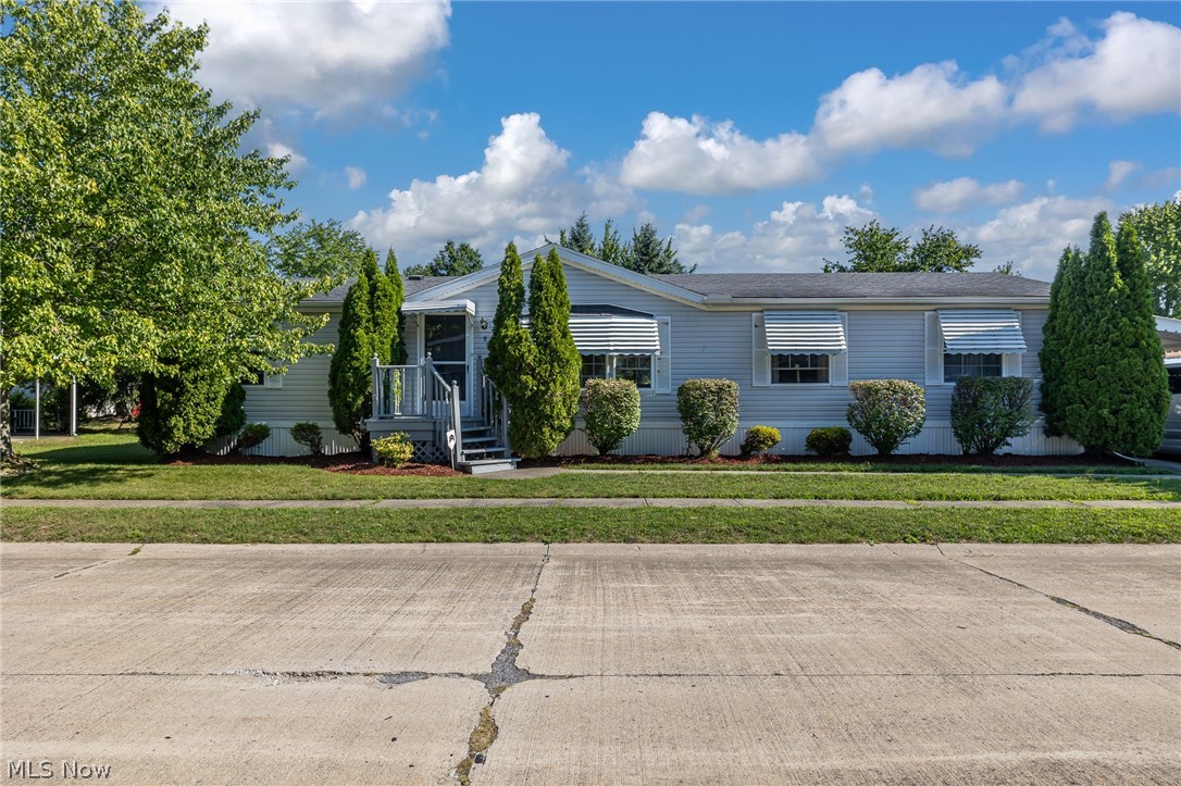 8 Schuberts Alley Olmsted Twp OH 44138